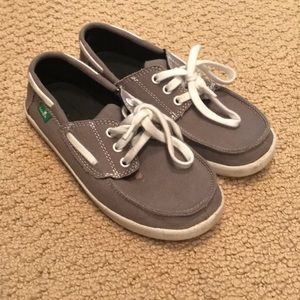 SANUK Boys shoes size 2